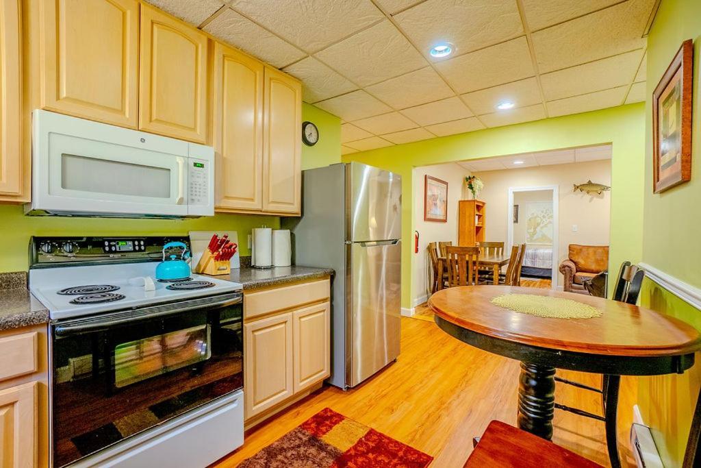 Hidden Gem, 3 Bed Cozy Condo - Dogs Welcomed 贝菲尔德 外观 照片